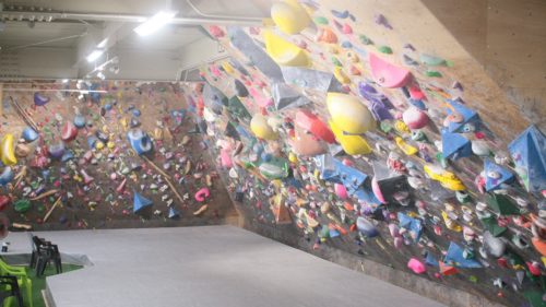 神奈川県のクライミング施設「ボルダリングジム Share（シェア）」